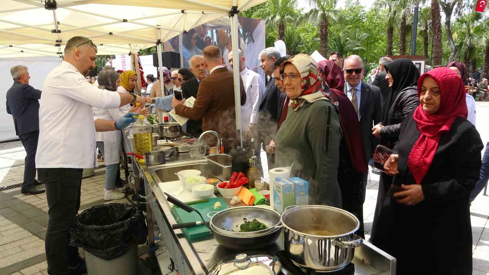 Trabzon&rsquo;da Ot Festivali&rsquo;nde renkli g&ouml;r&uuml;nt&uuml;ler oluştu
