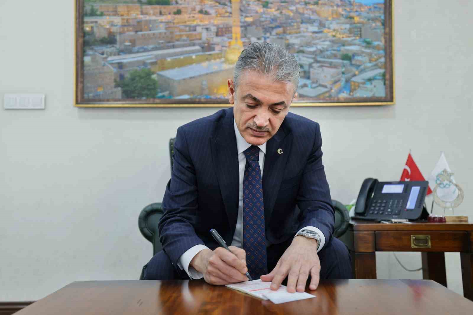 Mardin Valisi kurban vekaletini Gazze’ye ulaştırılmak üzere TDV ‘ye verdi