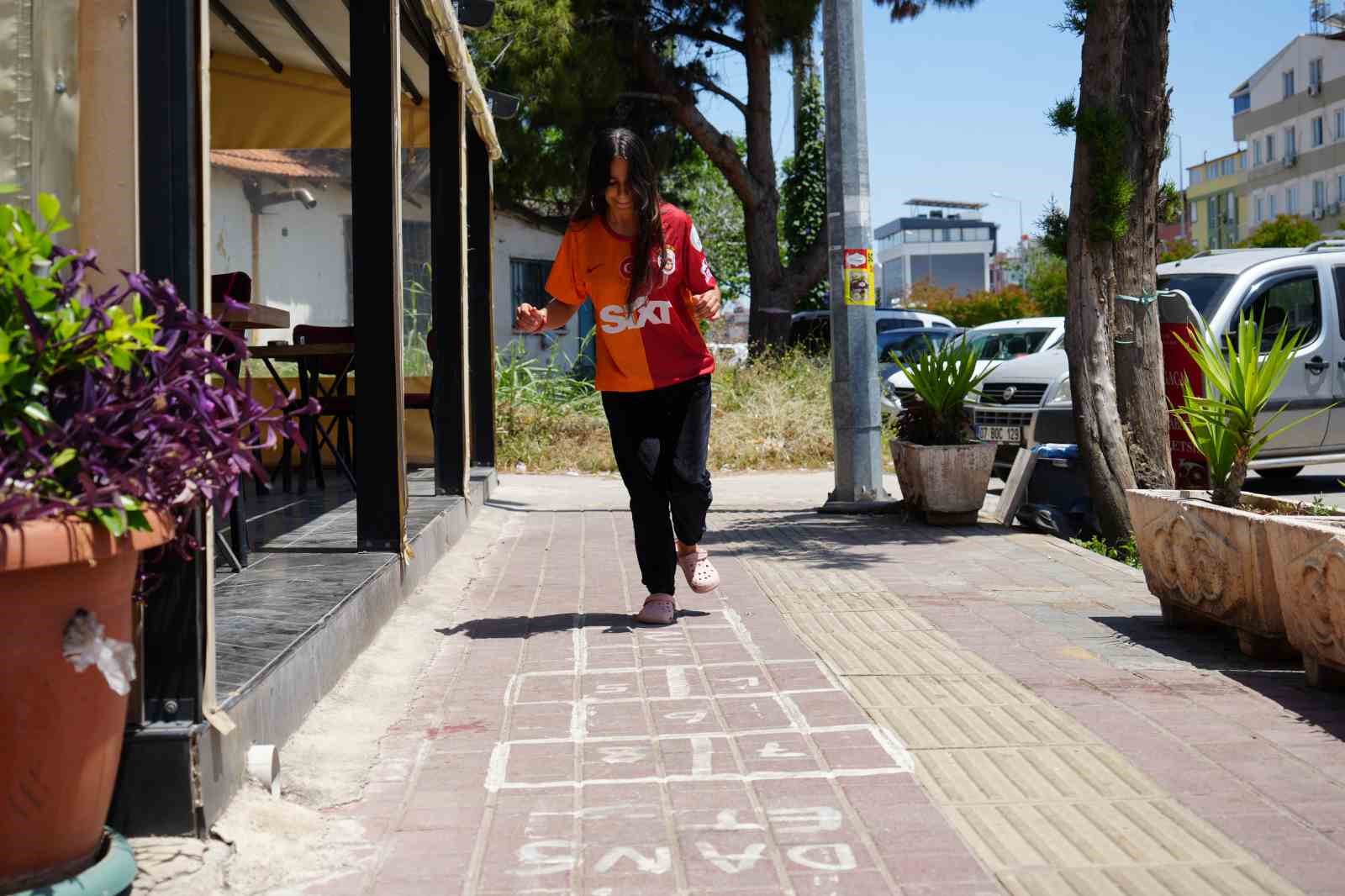 Bir seksek bir g&uuml;l&uuml;mseme bir dans, b&ouml;yle fırın g&ouml;r&uuml;lmedi
