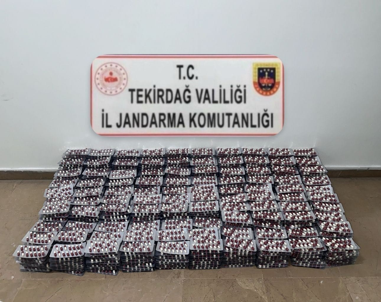 Tekirdağ’da jandarmadan ruhsatsız silah ve uyuşturucu operasyonları