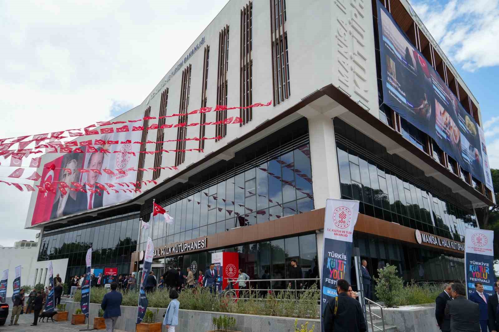 Türkiye’de kütüphanelerdeki üye ve kitap sayısında rekor kırıldı