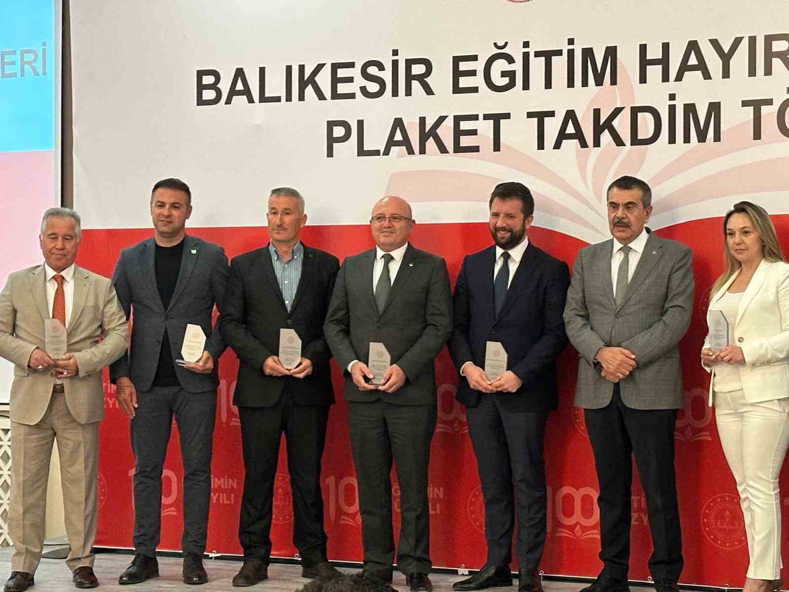 Balıkesir’de eğitime destek veren hayırseverler onurlandırıldı