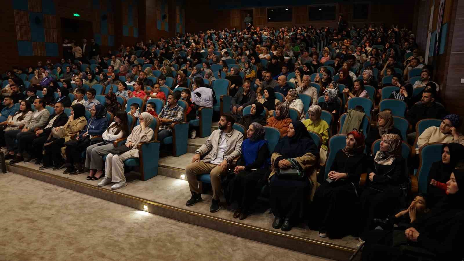 Esenyurt’ta "Kelimenin Esrarı" öyleşisi yoğun ilgi gördü