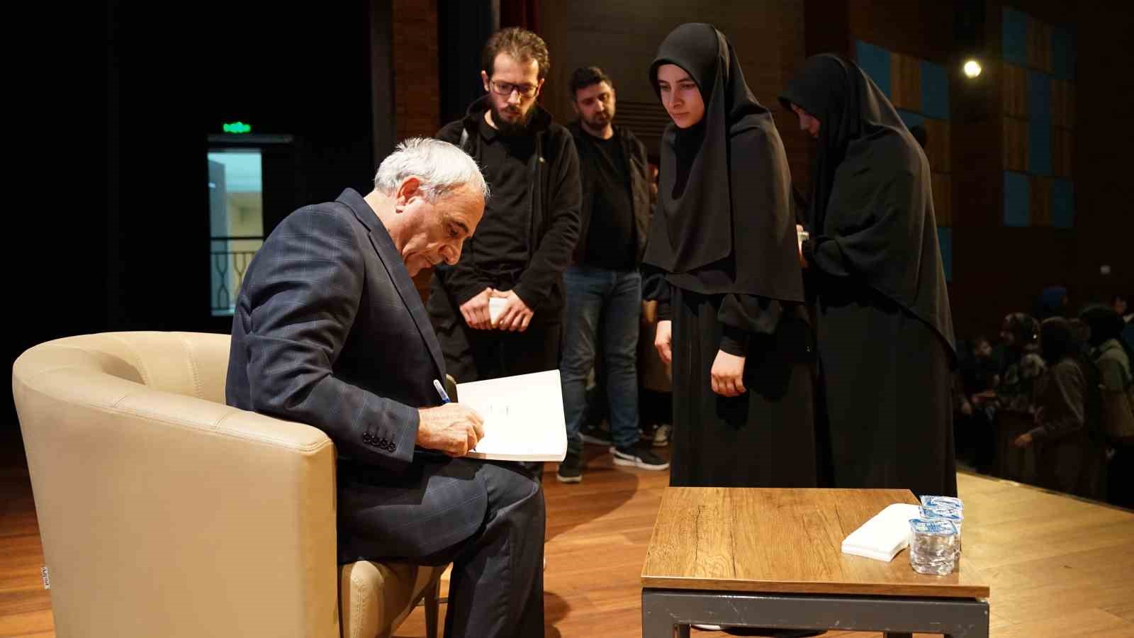 Esenyurt&rsquo;ta "Kelimenin Esrarı" &ouml;yleşisi yoğun ilgi g&ouml;rd&uuml;
