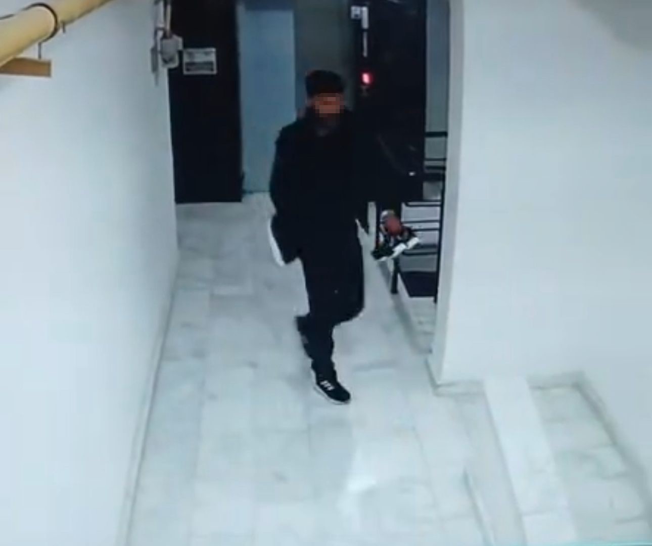 Elazığ’da ayakkabı hırsızlığı kamerada