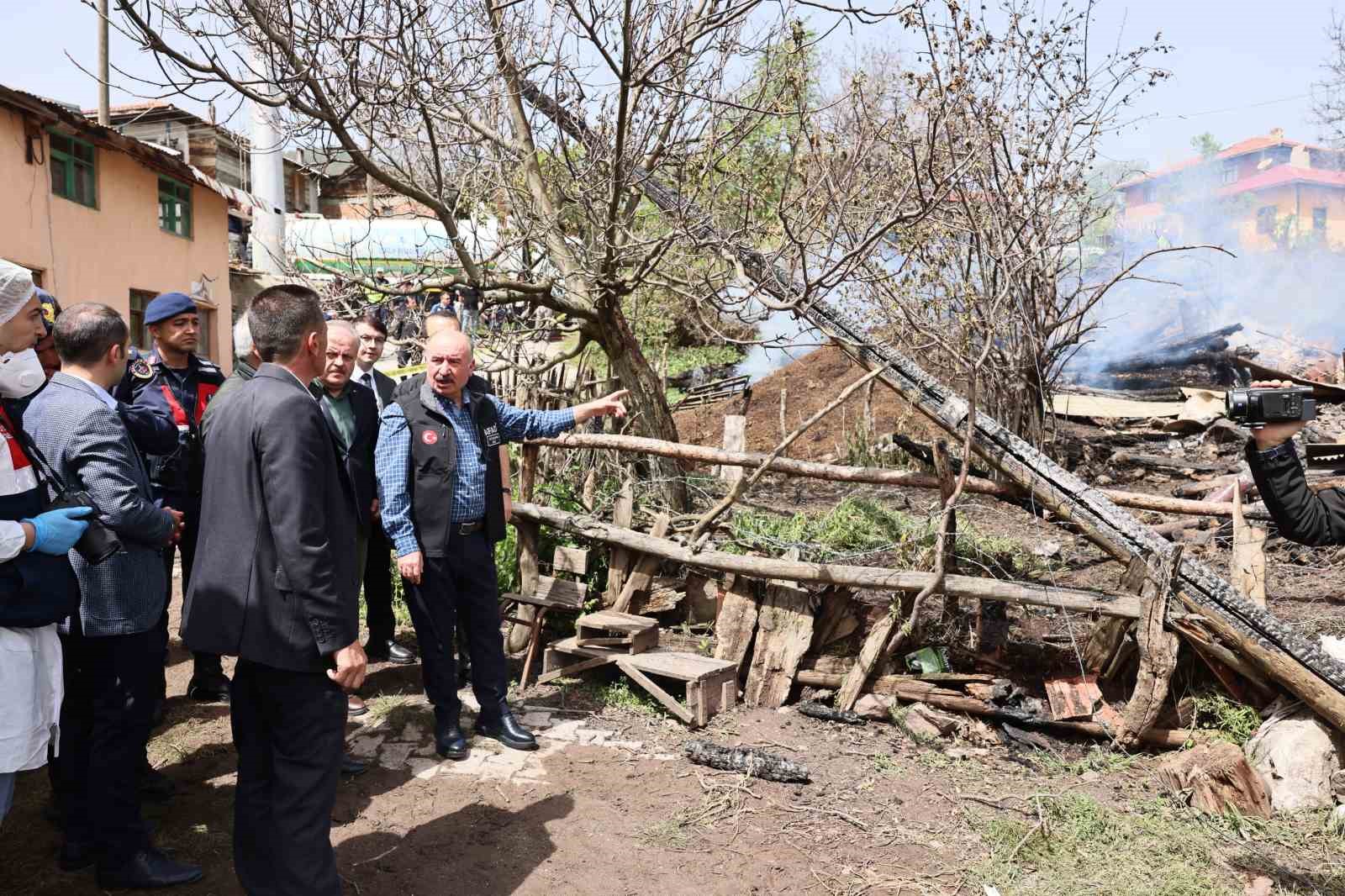 Vali Ali Çalgan: "Yangından etkilenen vatandaşlarımızın yaraları en kısa sürede sarılacak"  0
