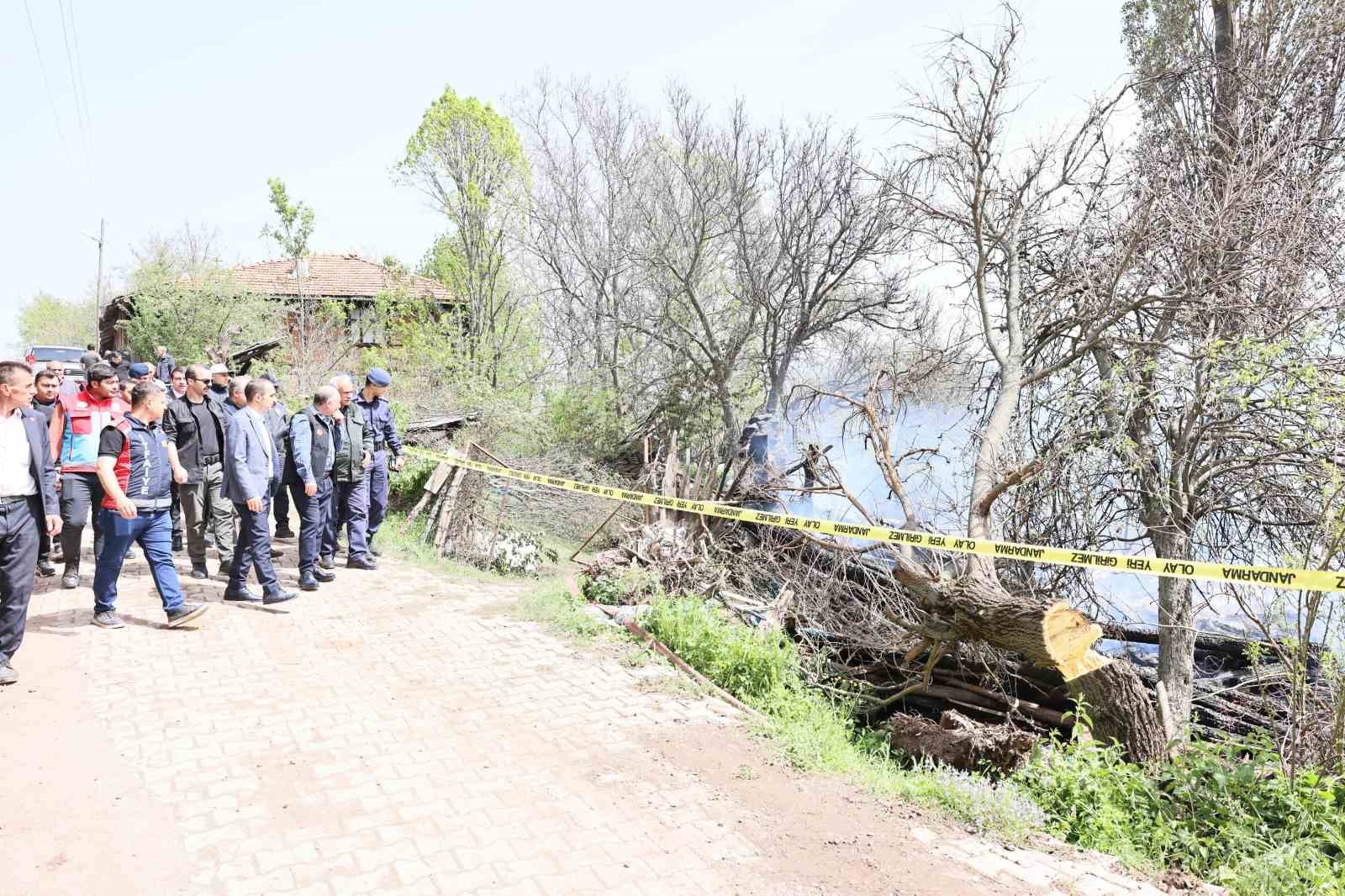 Vali Ali &Ccedil;algan: "Yangından etkilenen vatandaşlarımızın yaraları en kısa s&uuml;rede sarılacak"  0
