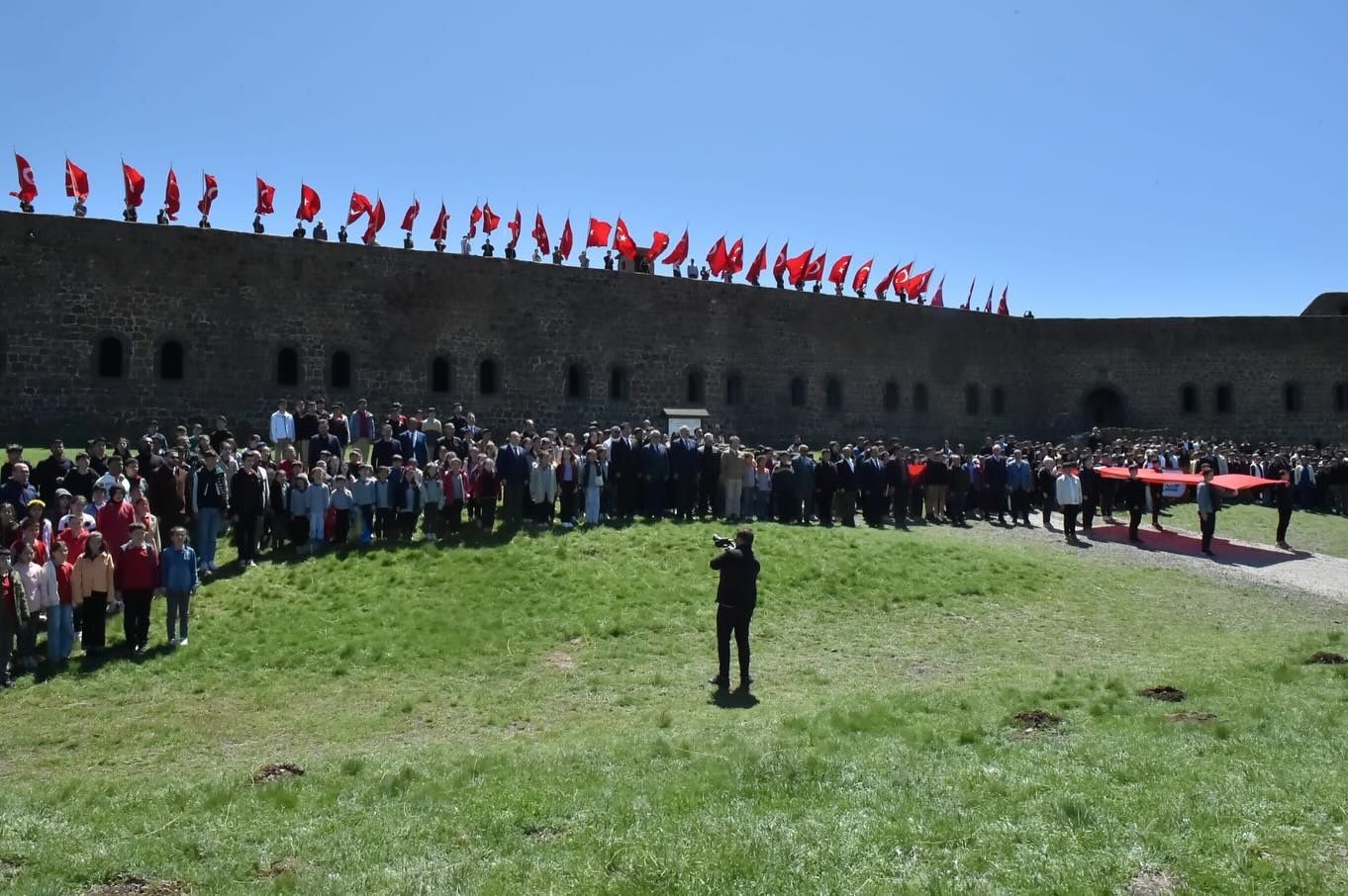 Gençlerden ecdada vefa
