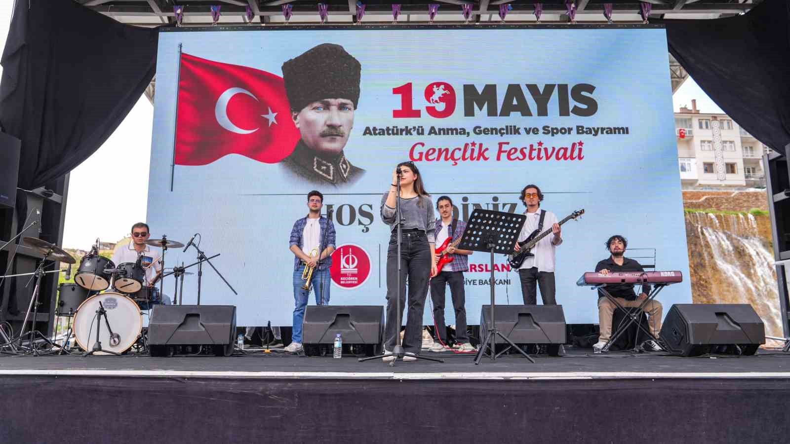 Ke&ccedil;i&ouml;ren&rsquo;de 19 Mayıs coşkusu
