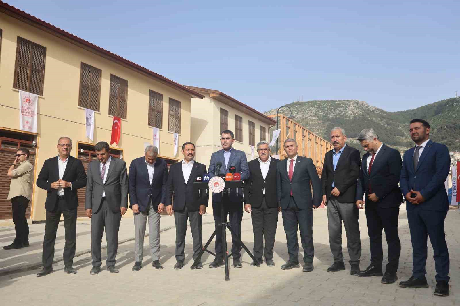 Bakan Kurum: "Deprem bölgesinde 250 bininci konutun anahtarını Cumhurbaşkanımız ve Azerbeycan Cumhurbaşkanı Aliyev’in teşrifleriyle teslim edeceğiz"