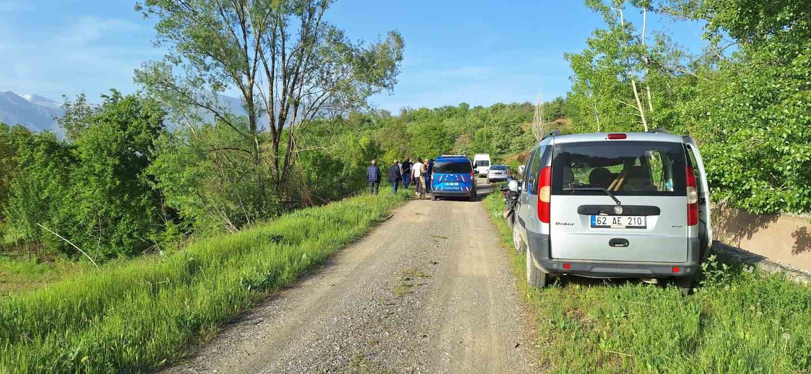 Trakt&ouml;r&uuml;n altında kalan s&uuml;r&uuml;c&uuml; hayatını kaybetti
