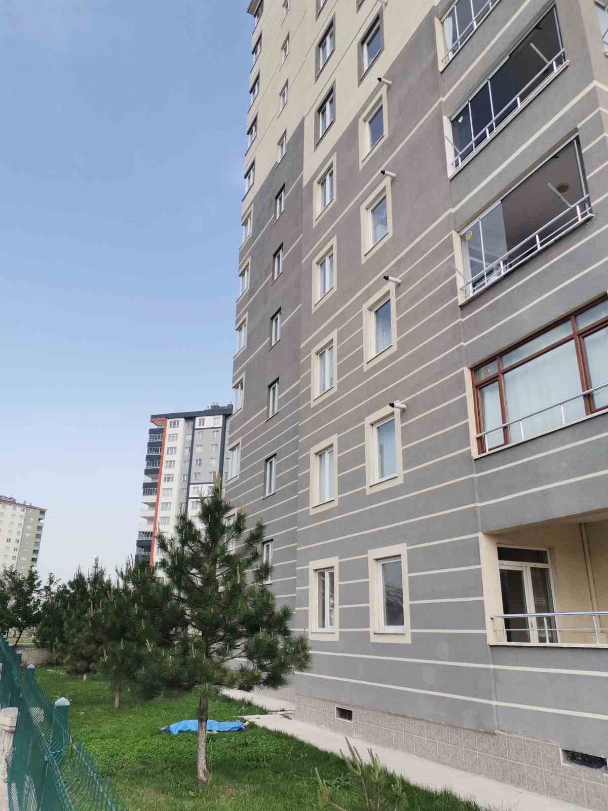 8. kattan d&uuml;şen şahıs hayatını kaybetti
