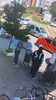 12 yaşındaki öğrenci, sınıf arkadaşını Heimlich manevrasıyla kurtardı
