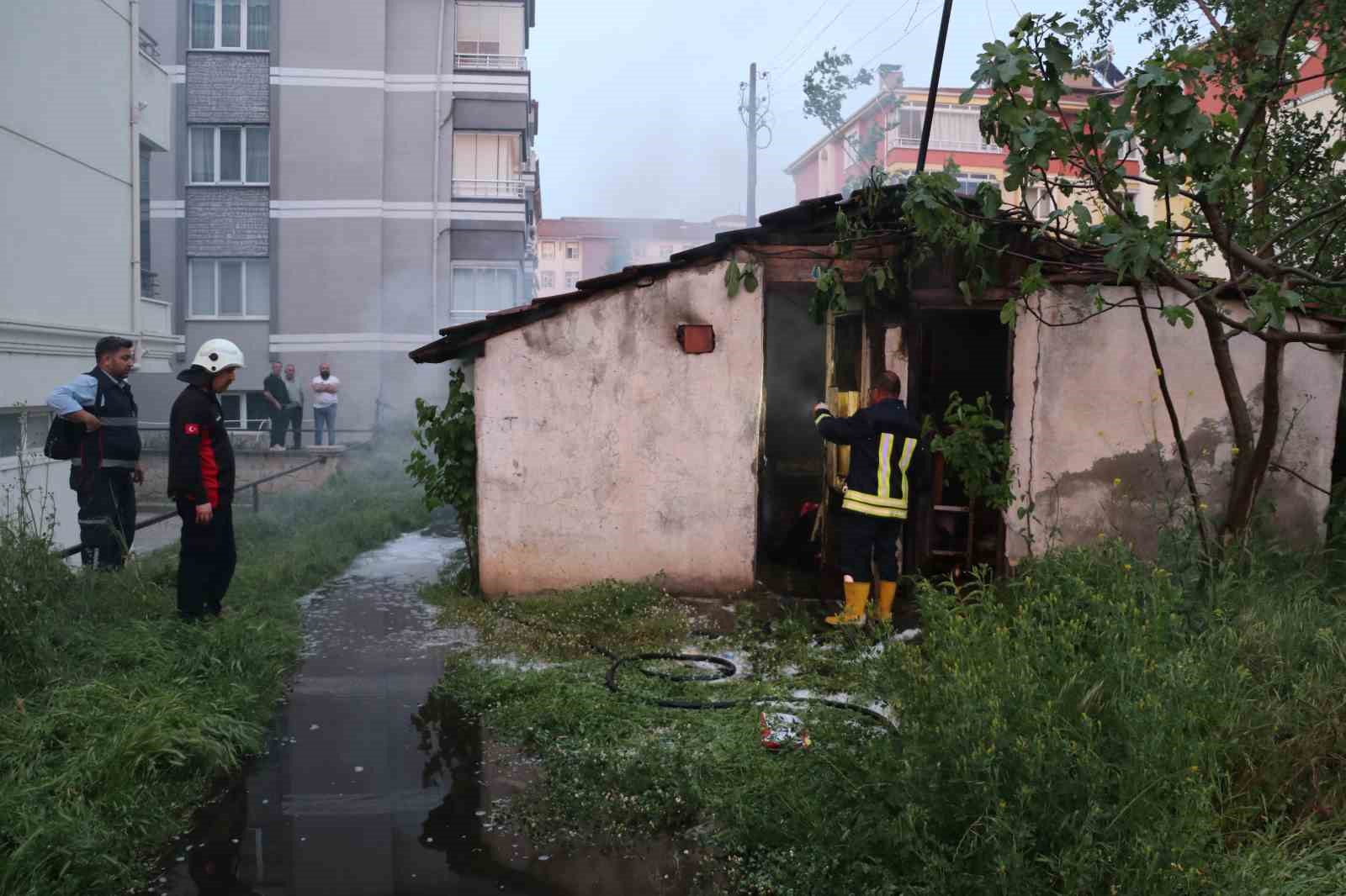 Amasya’da korkutan ev yangını