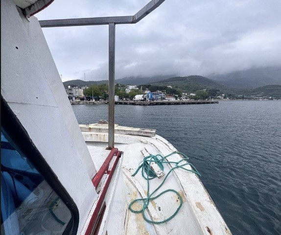 Deniz ambulansı iskeleye yanaşamayınca balıkçı teknesi ile hasta sevki