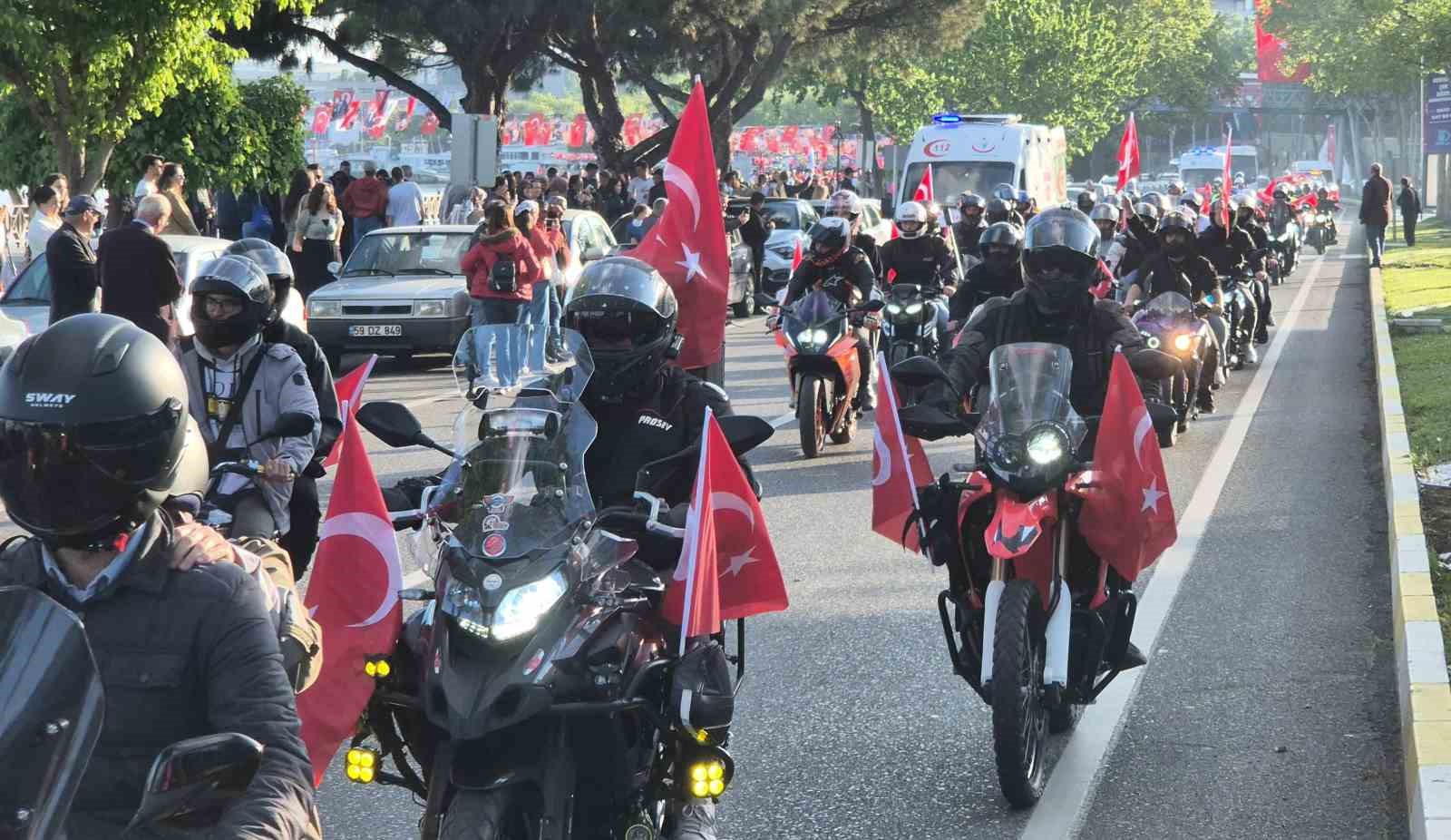 Tekirdağ’da 19 Mayıs coşkusu: Kenya ve Etiyopyalı dansçılardan renkli gösteri
