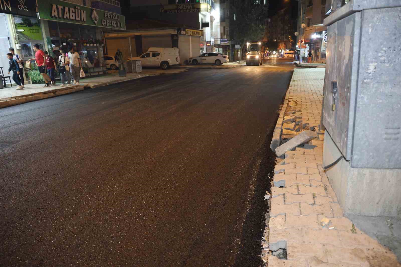 Elazığ Belediyesinden hummalı asfalt mesaisi: 50 araç, 40 personel gece gündüz sahada
