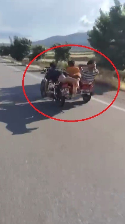 Motosikleti üzerine yatarak sürmüştü, yediği ceza motosikletin parasını geçti