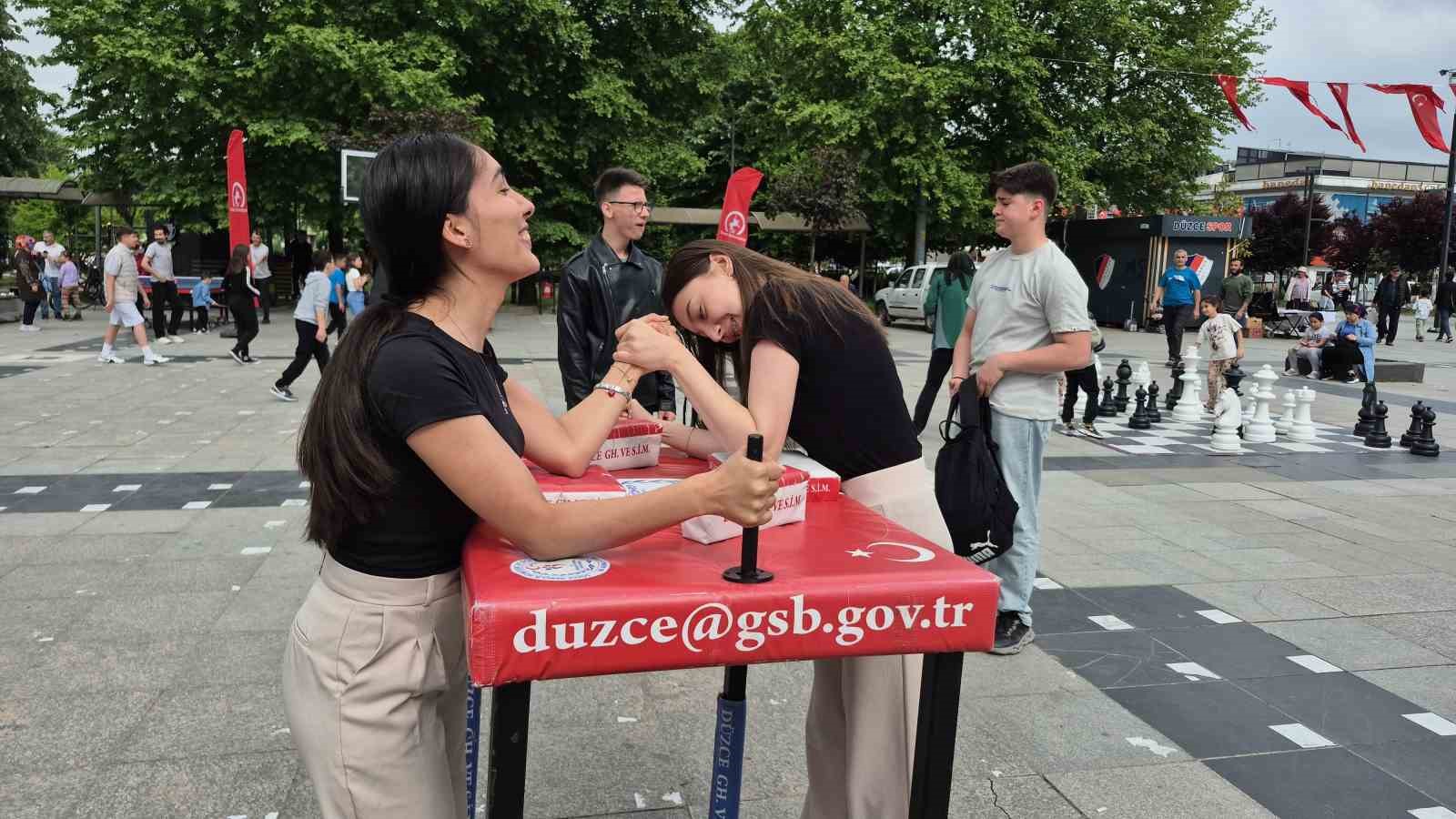 Kent meydanı spor sahasına döndü