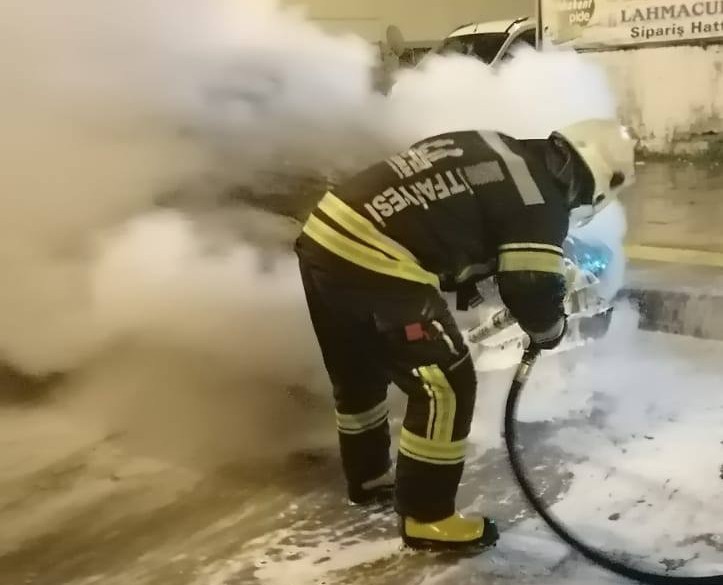 Erzurum’da araç yangını korkuttu