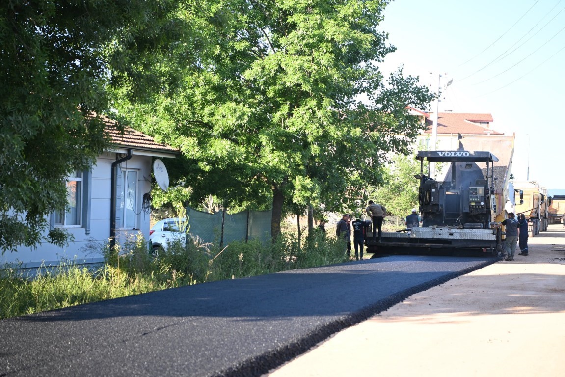 Rahmiye Mahallesi’ne 430 ton asfalt