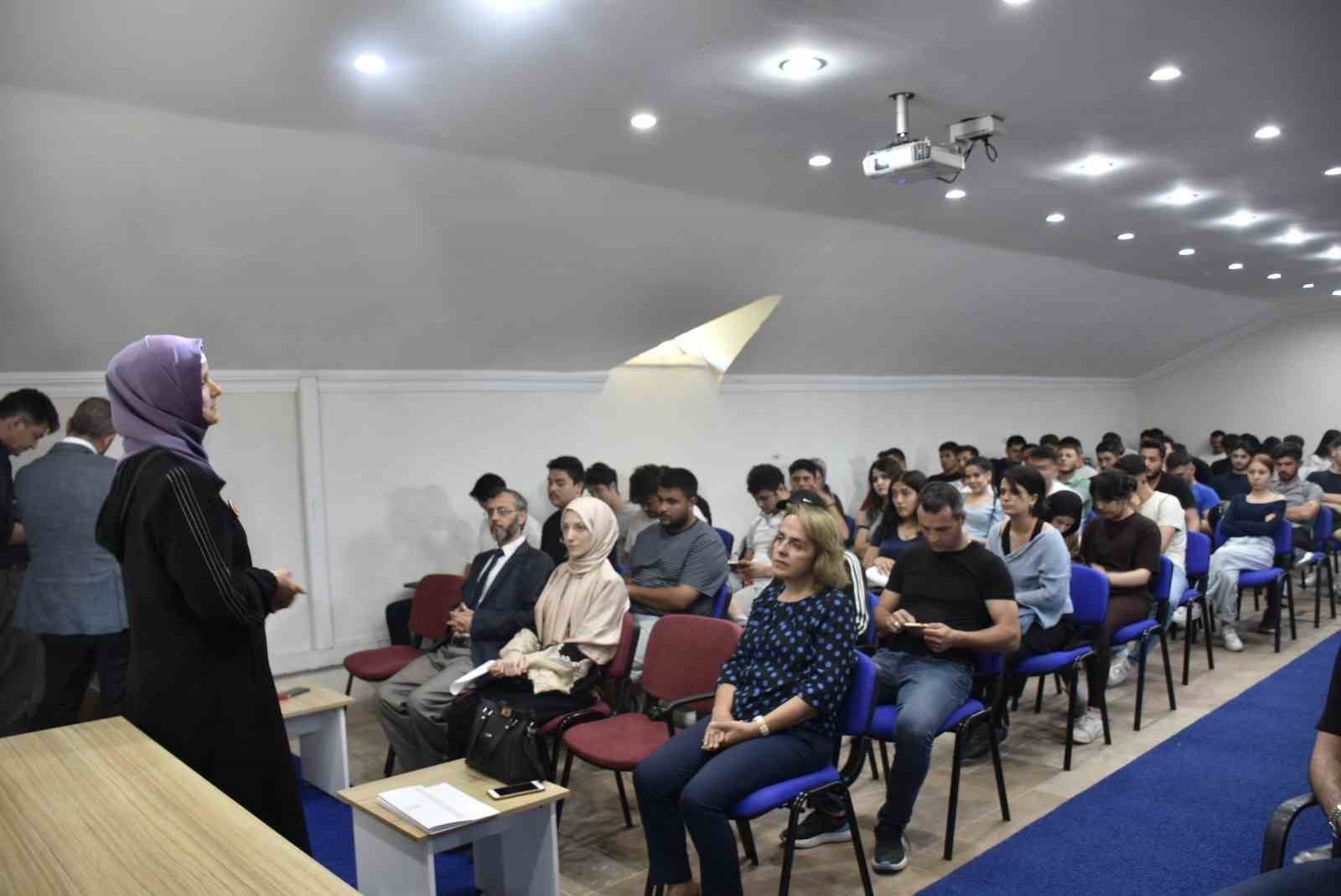 Köyceğiz Müftülüğü’nden üniversiteli gençlere seminer
