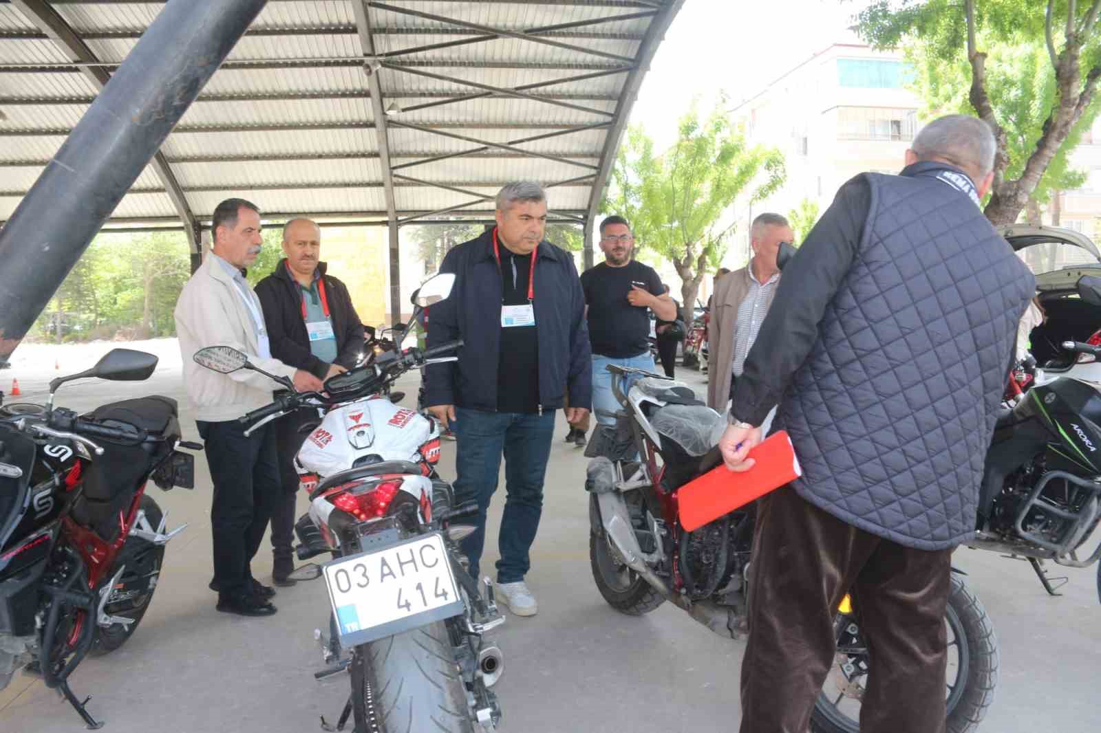 Sünnetci, sürücü kursları sınav alanlarını inceledi
