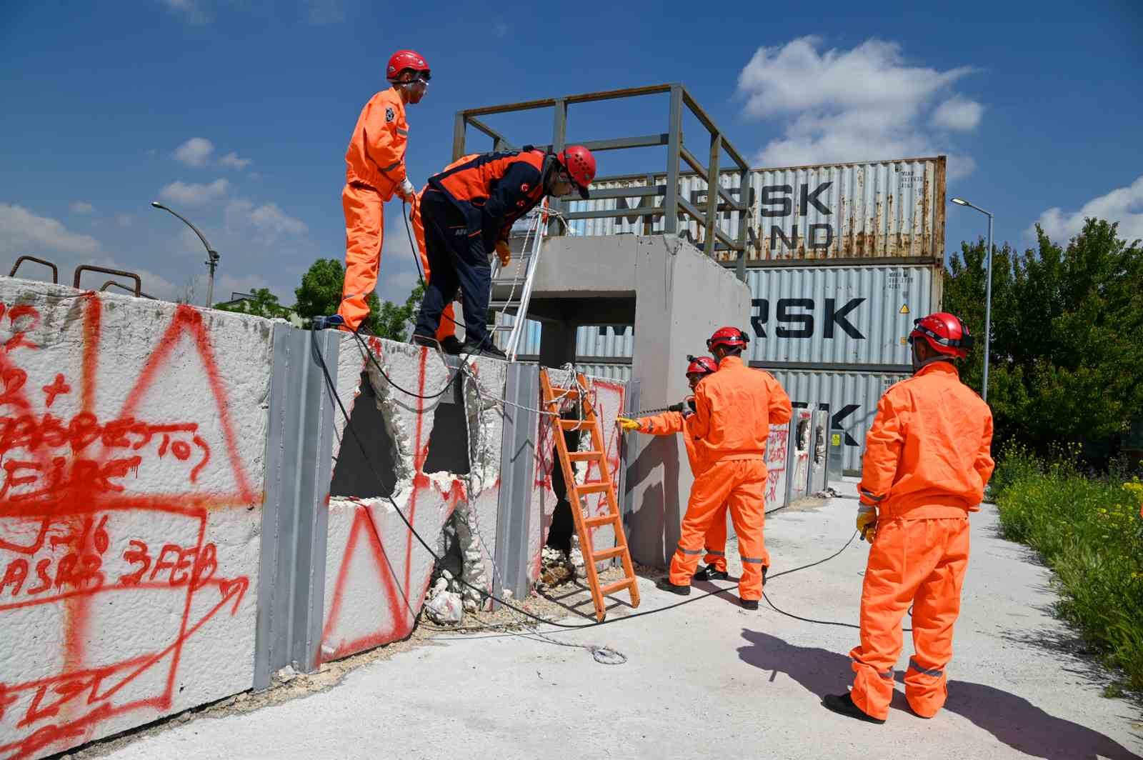 Sel&ccedil;uklu Belediyesi personeli afetlere hazırlanıyor
