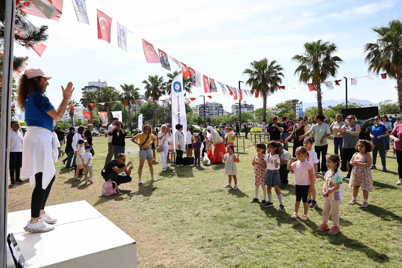 Antalyalılar Aile Haftası’nı şenlikle kutladı