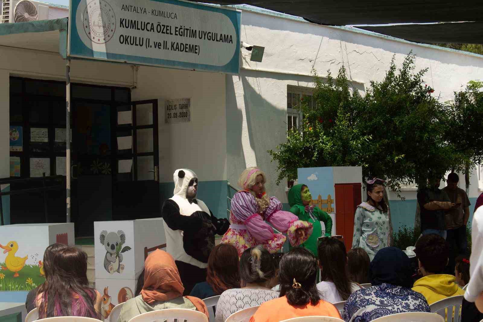 Kepez’den çocuklara masal gibi tiyatro gösterisi