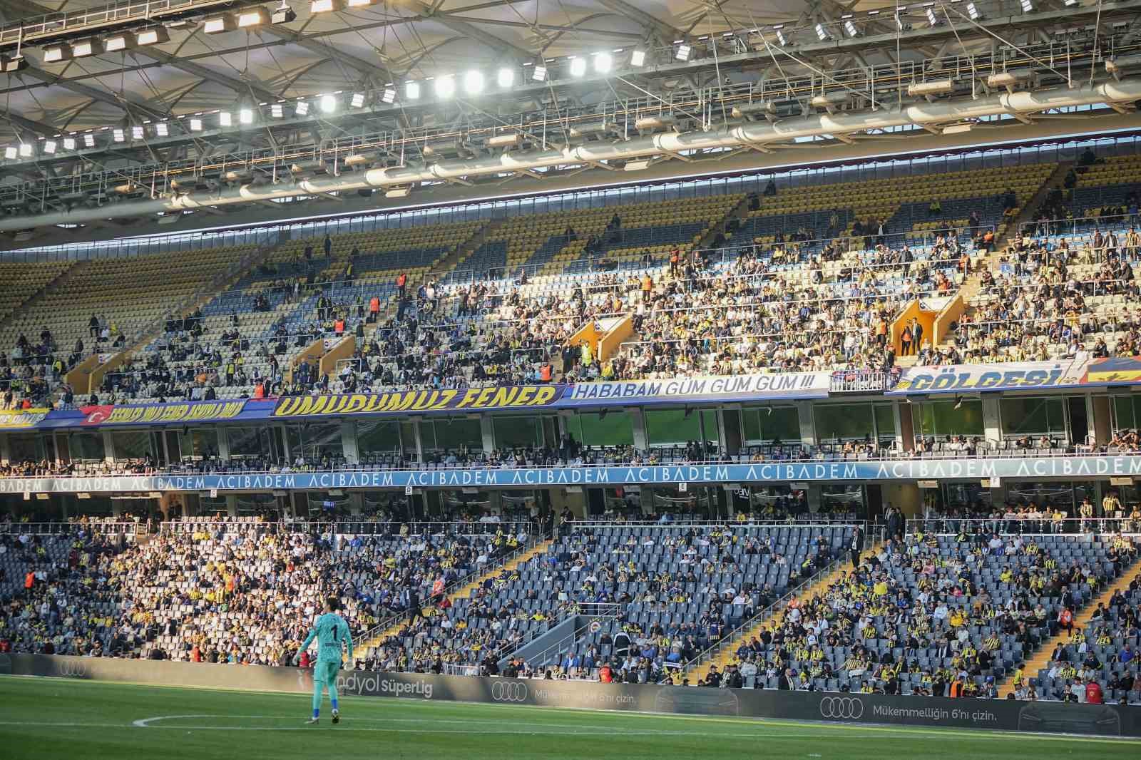 Kadıköy’de tribünler boş kaldı
