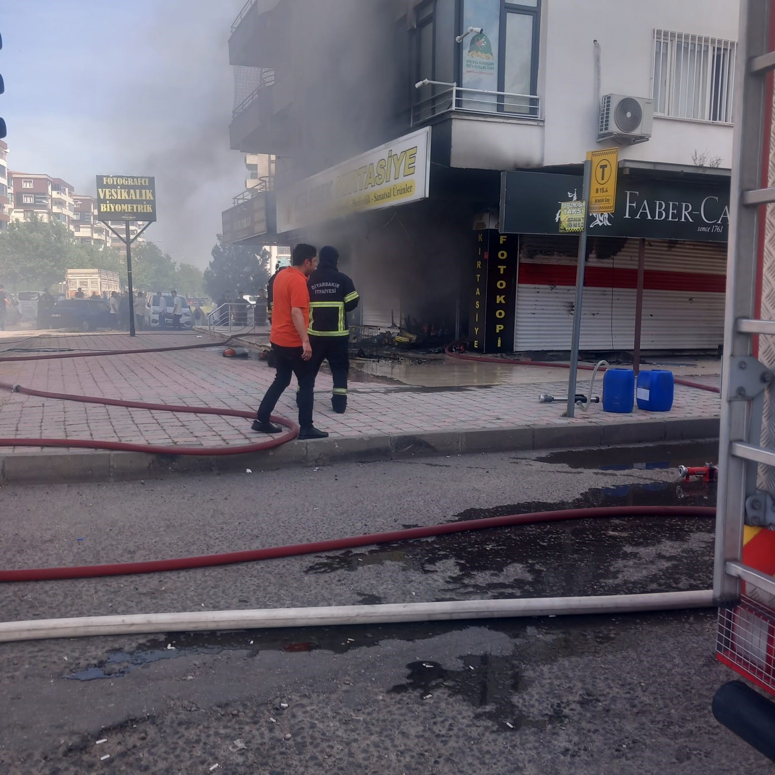 Diyarbakır’da kırtasiye dükkanında yangın
