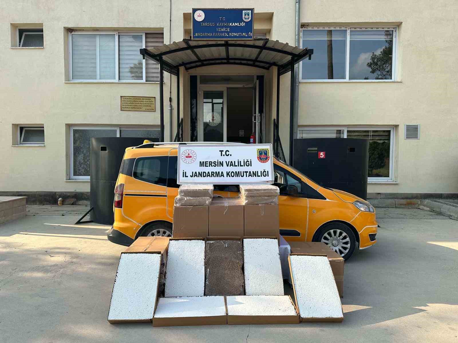 Mersin&rsquo;de ka&ccedil;ak t&uuml;t&uuml;n ve makaron operasyonu: 4 g&ouml;zaltı
