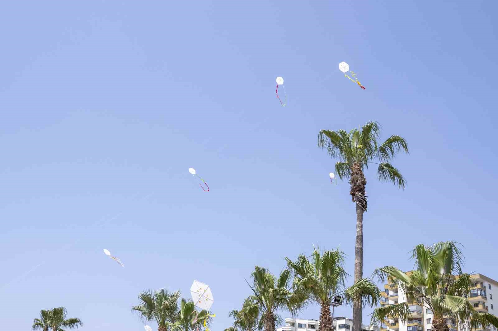 Engelliler Haftası’nda gökyüzü rengarenk oldu