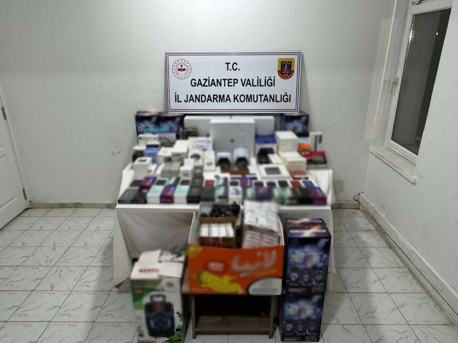 Gaziantep’te 2 milyon TL değerinde kaçak elektronik eşya ele geçirildi