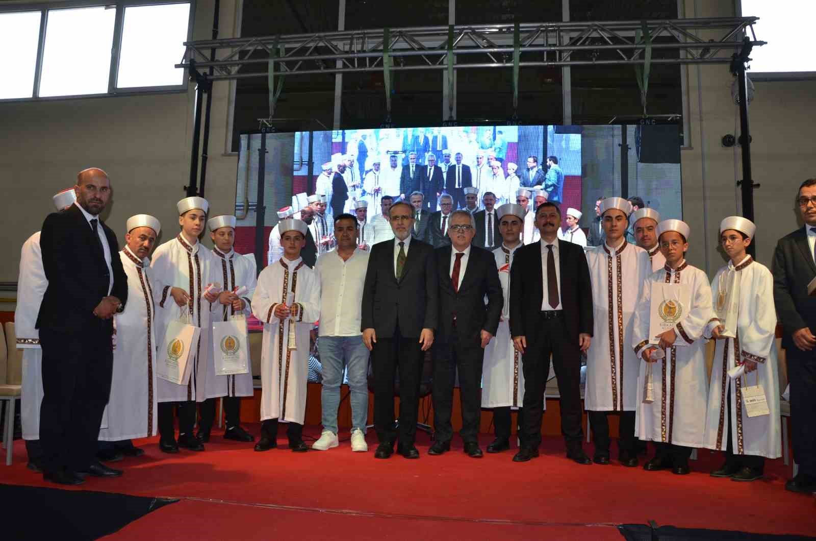 Kırkağa&ccedil;&rsquo;ta 25 yıl sonra hafızlık merasimi d&uuml;zenlendi
