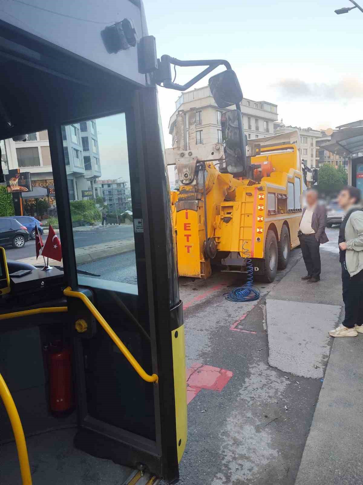 &Uuml;sk&uuml;dar&rsquo;da yağ akıtarak zincirlemeye kazaya neden olan İETT şof&ouml;r&uuml;ne para cezası

