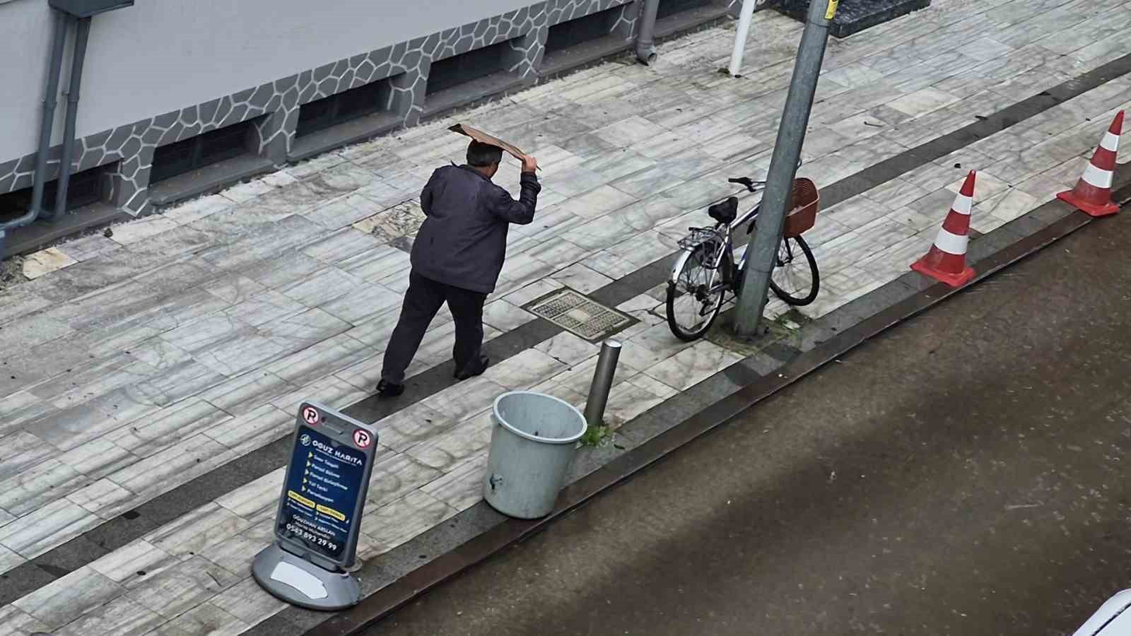 Şehir merkezinde dolu yağışı etkili oldu