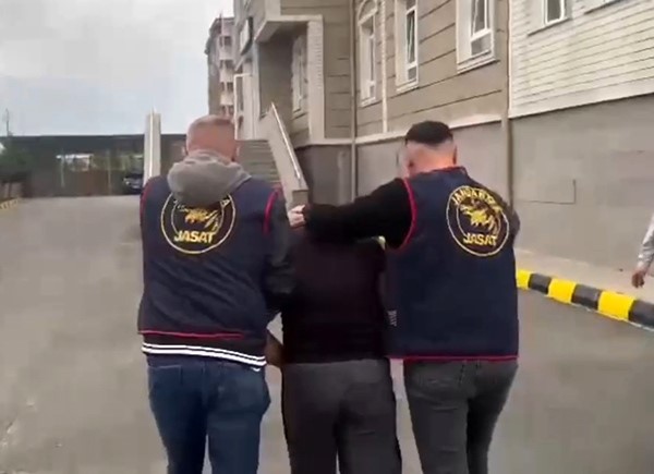 Tekirdağ&rsquo;da aranan 2 kişi jandarmanın operasyonuyla yakalandı
