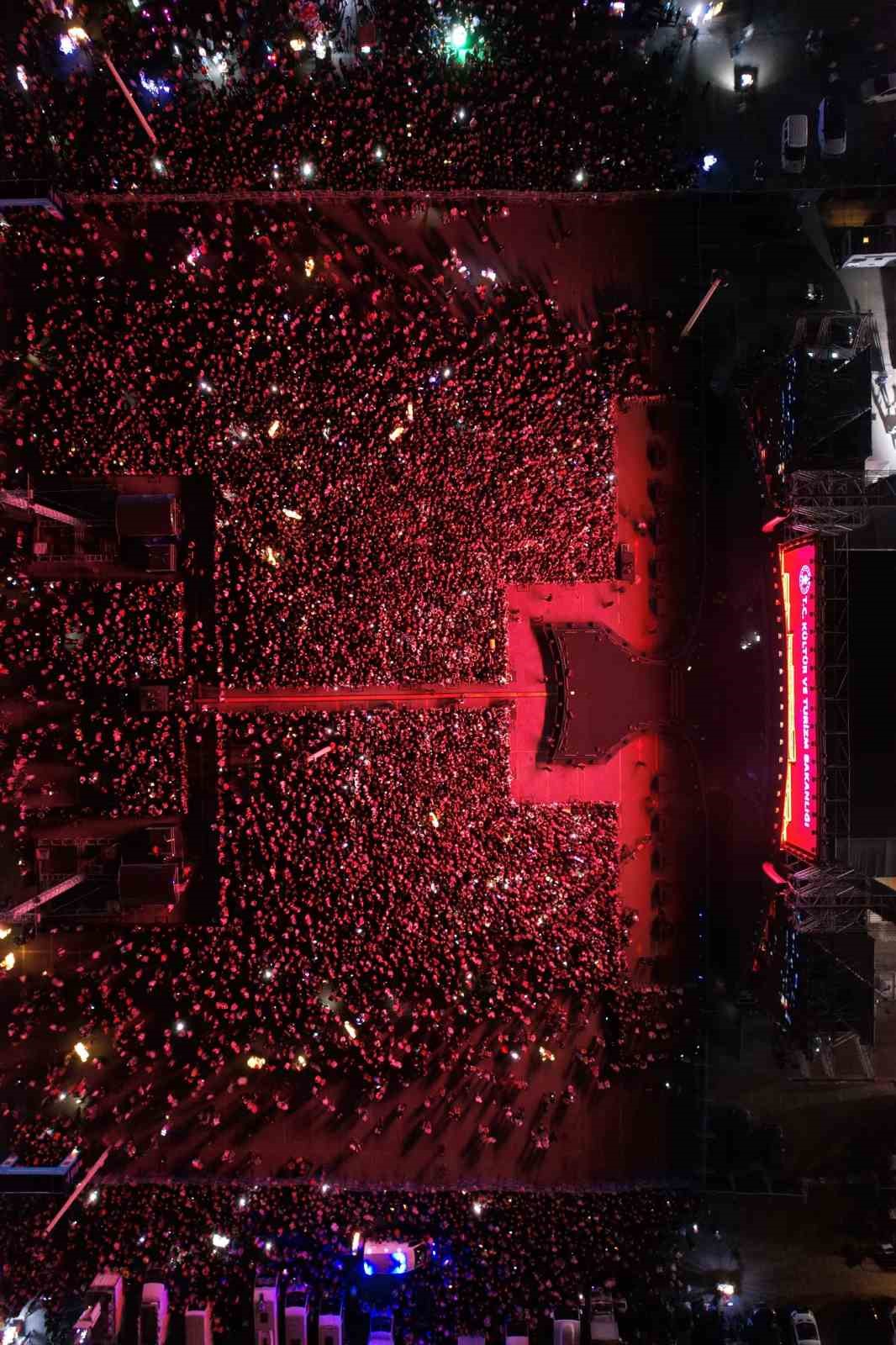 Manisa Murat Boz ile coştu
