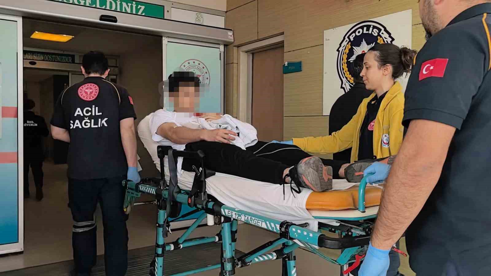 Bursa&rsquo;da arkadaşıyla şakalaşan gen&ccedil; bı&ccedil;aklanarak yaralandı
