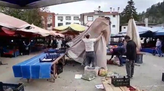 Aniden bastıran fırtına hayatı olumsuz etkiledi
