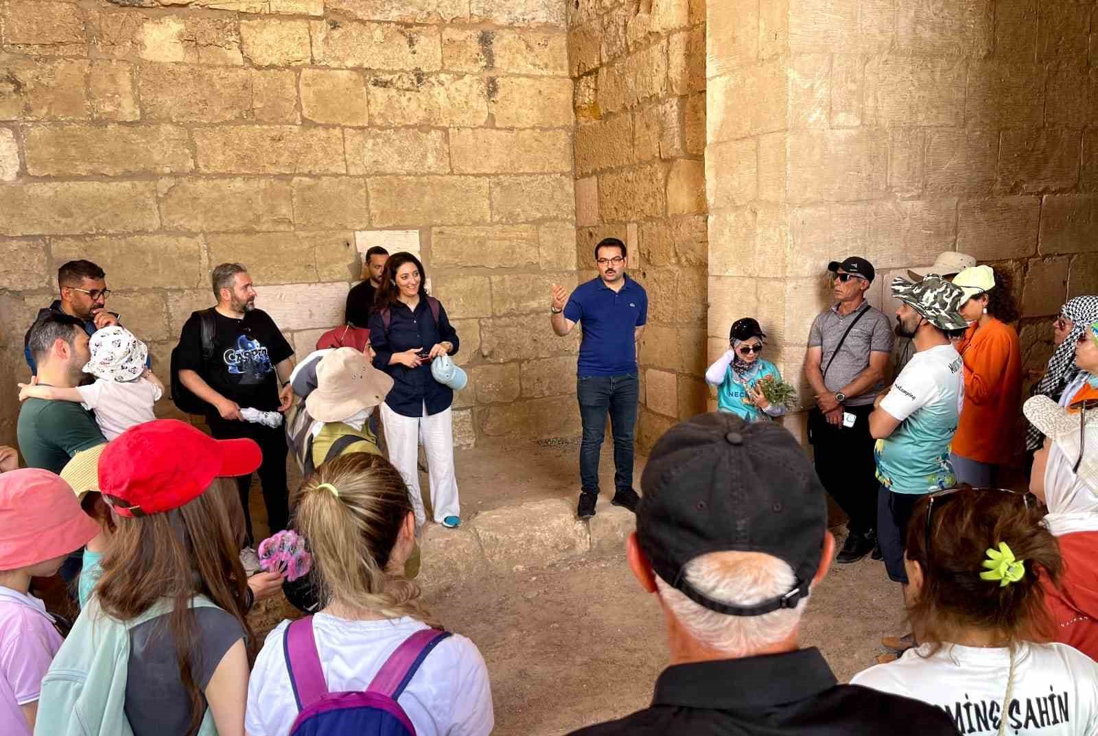 Hafta içi kaymakam, hafta sonu turizm rehberi