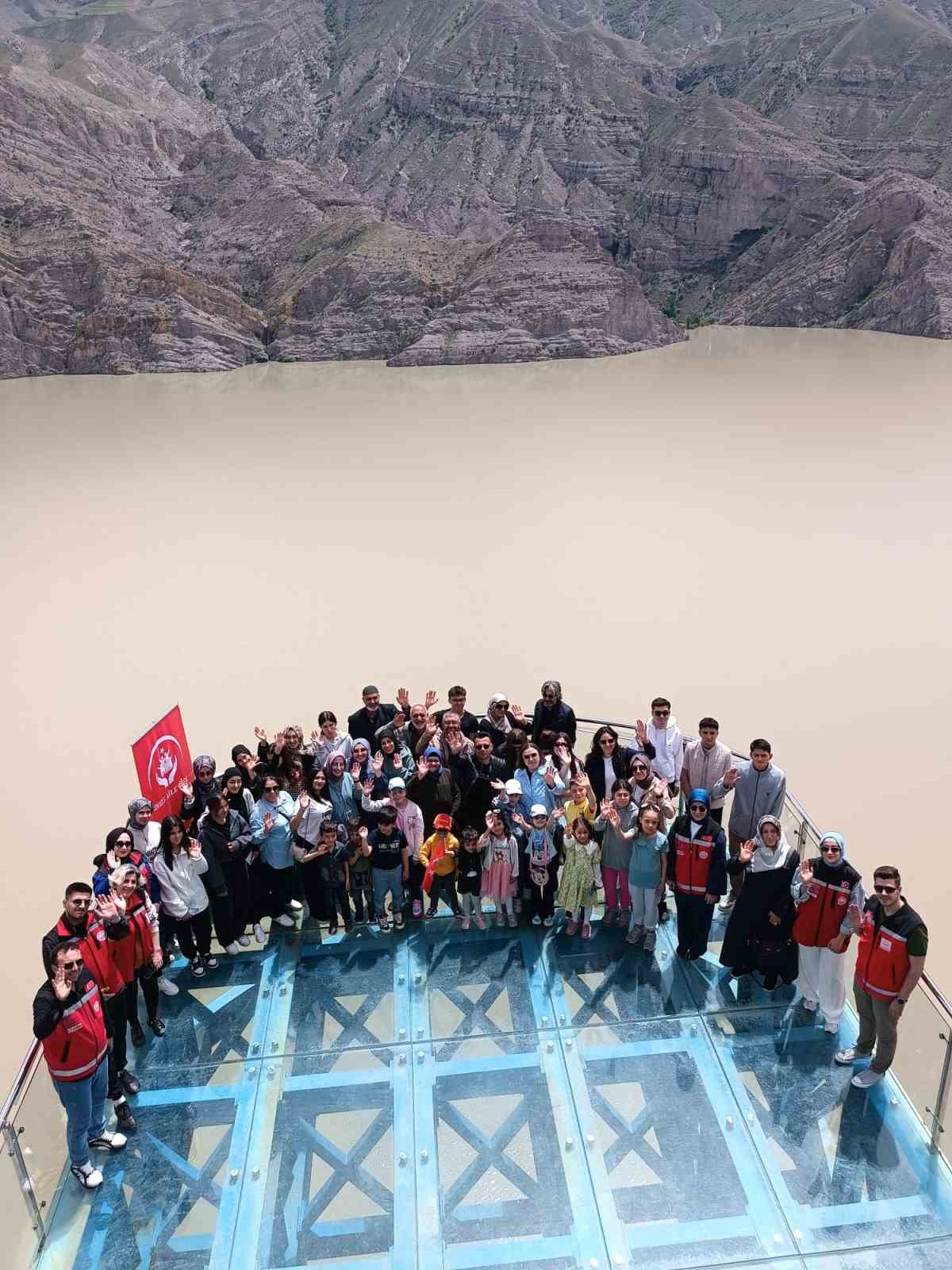 Şehit aileleri, aile yılı programında tarihle ve doğayla buluştu
