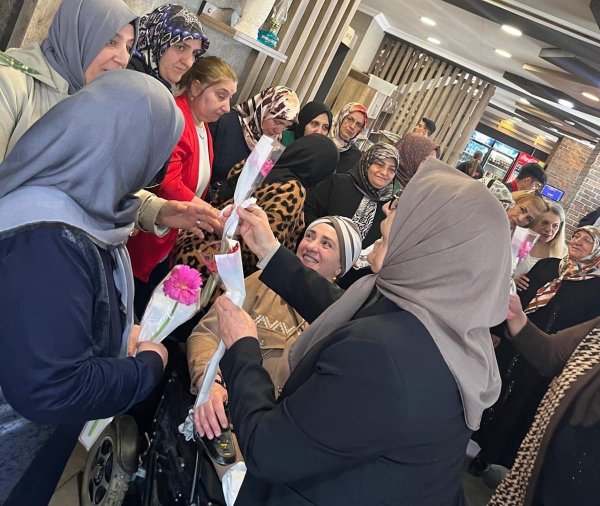 Şefkatli Eller Derneği&rsquo;nden şehit ailelerine vefa sofrası
