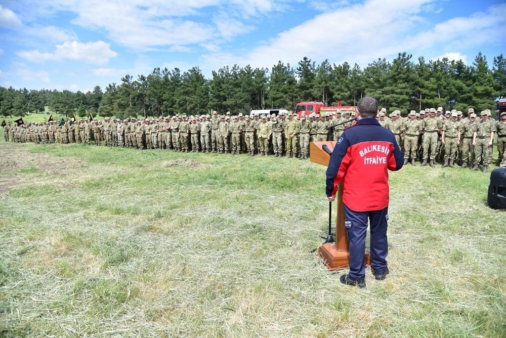 Balıkesir&rsquo;de itfaiyeden yangına ilk m&uuml;dahale eğitimi
