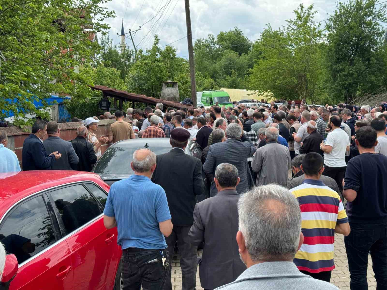 Aynı evden 3 cenaze
