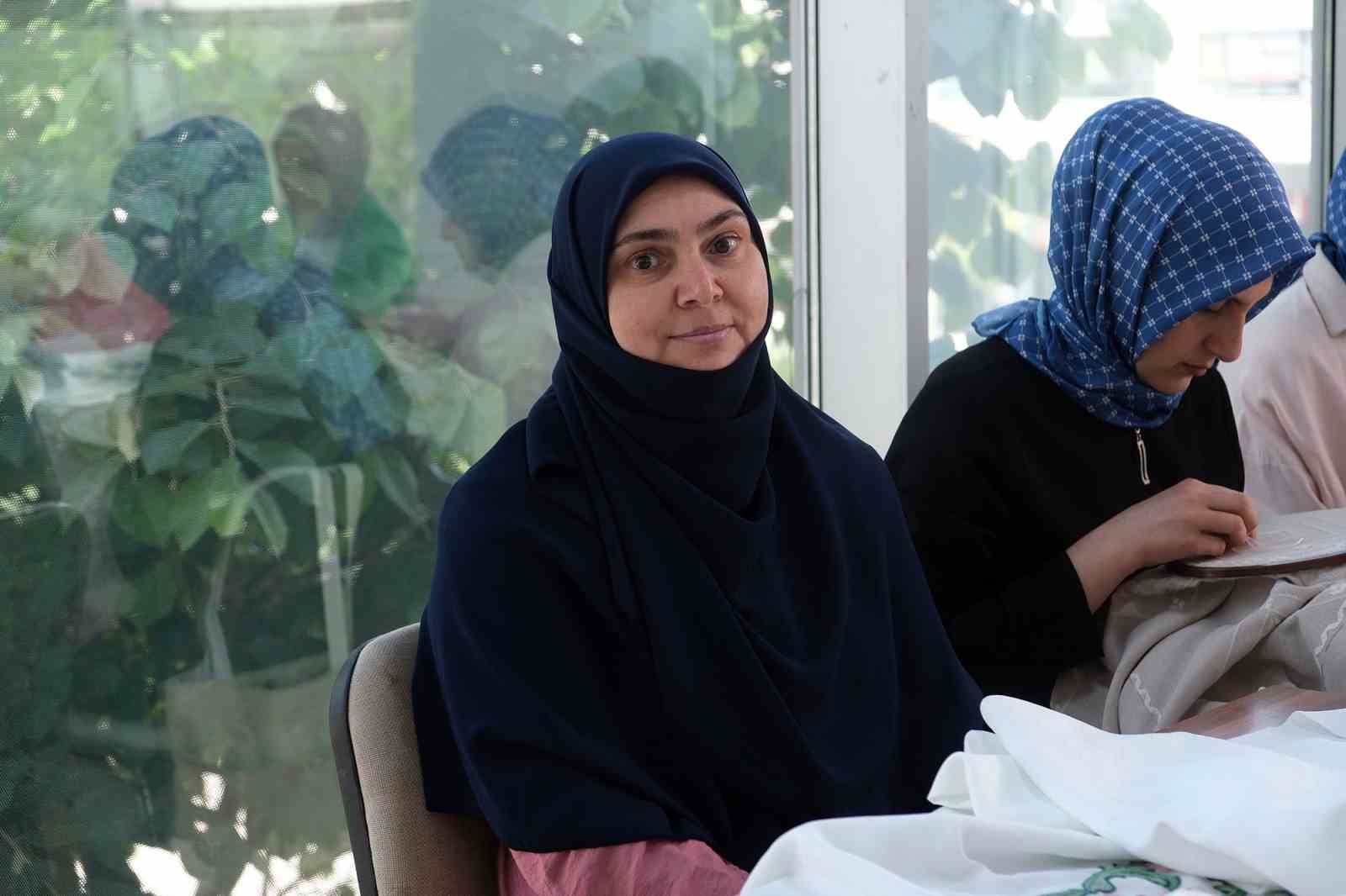 SAMEK’lerde özgün ürünler üretiyorlar: "Kızıma kendi ellerimle masa örtüsü yaptım"

