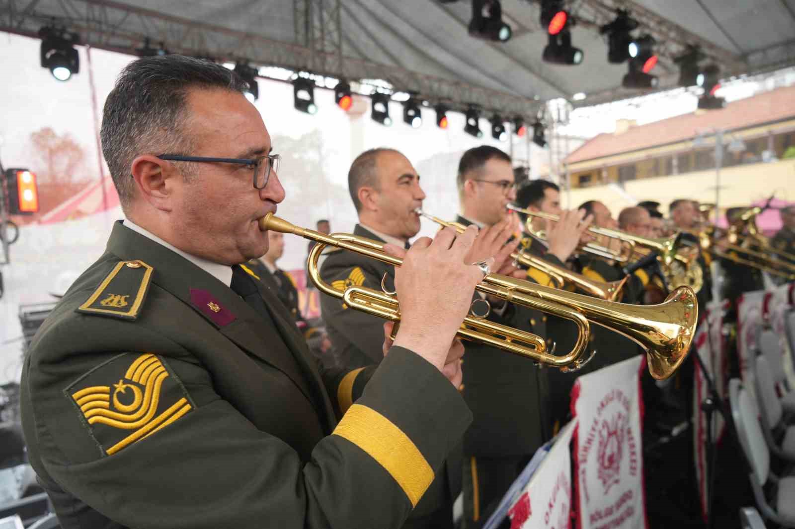 Askeri bandonun, Sefo’nun "Bilmem mi" performansı beğeni topladı