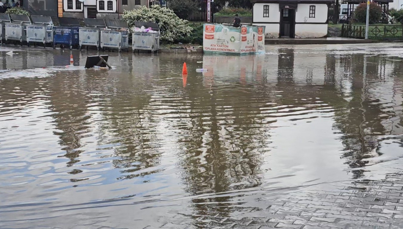 Sinop&rsquo;ta dolu ve sağanak hayatı olumsuz etkiledi
